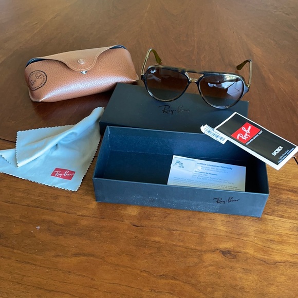 RayBan Accessories Euc Rayban Aviators Luxotica Orb4246 Tortoise